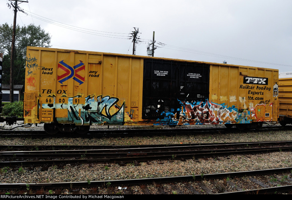 TBOX 660091  60-9 ft Double Door Excess Height Boxcar  TTX (side A)